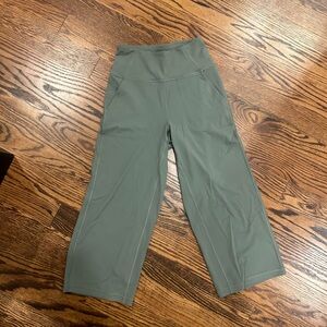 Lululemon wide leg cropped pant